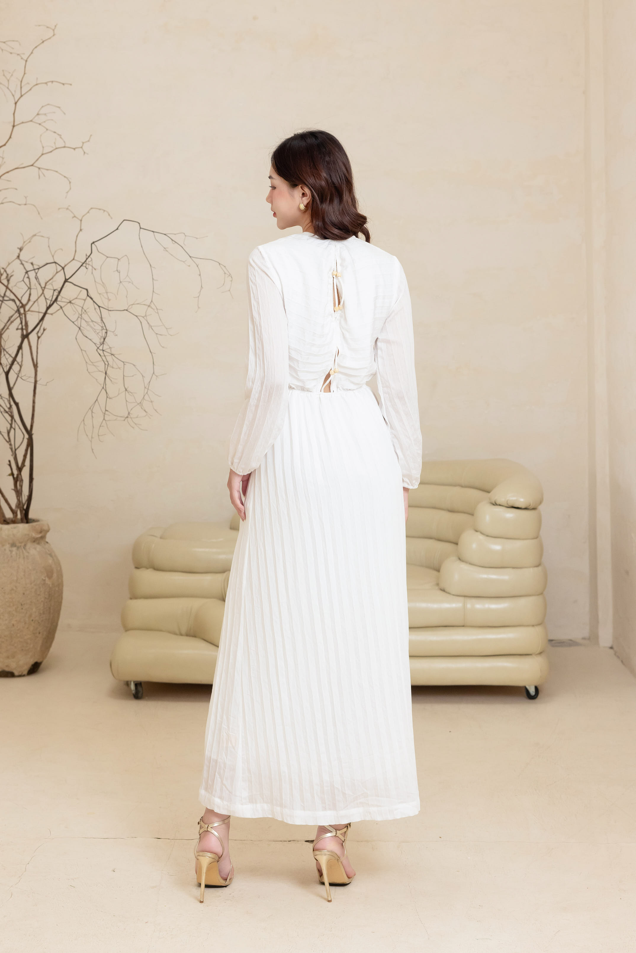 Đầm Xếp Ly Dáng Dài Lưng Cut-Out Swanlake - D11411LW01