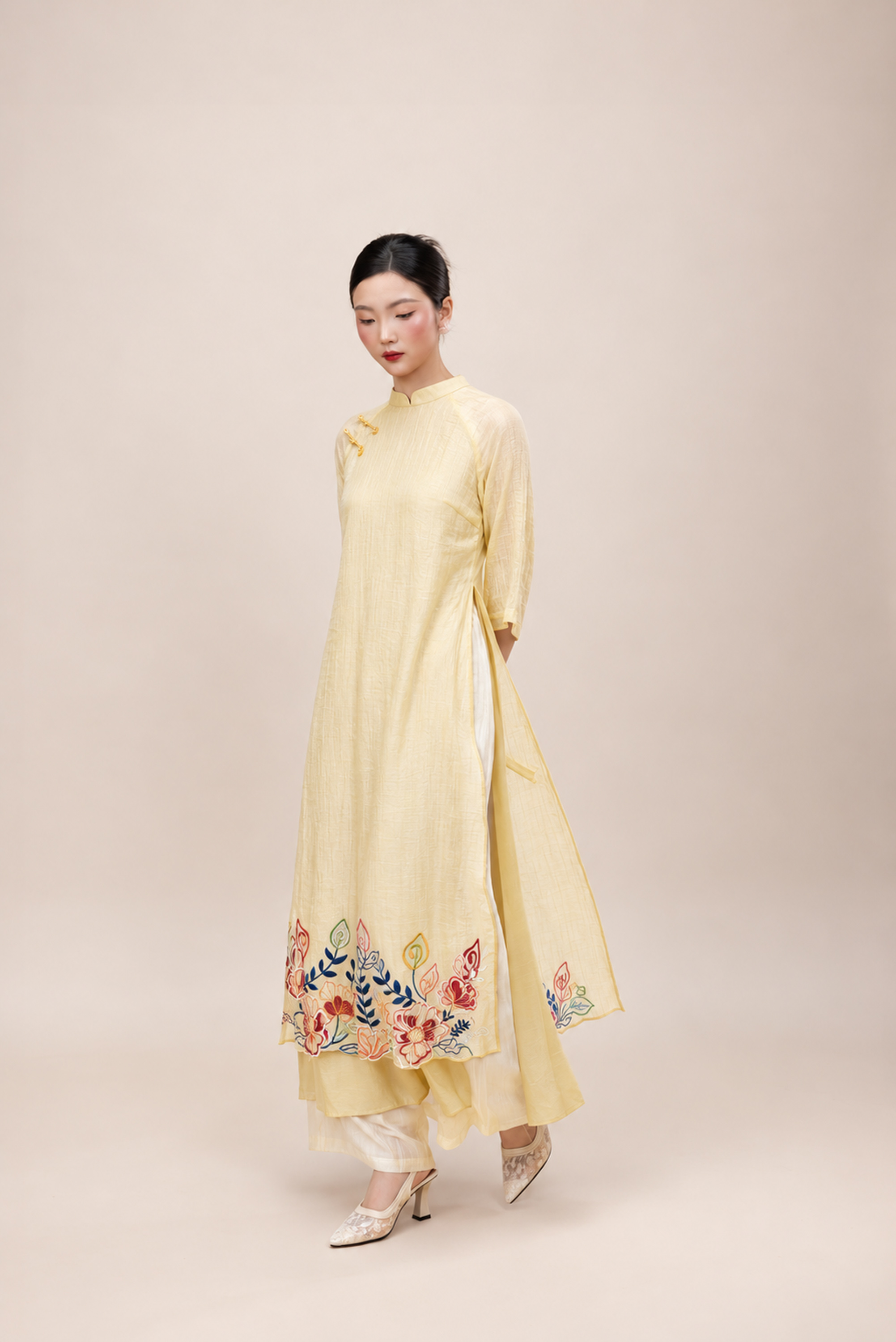 Áo Dài Cách Tân Nữ Suông Vải Xốp Hàn Tà Kép Thêu Hoa L13969LW01