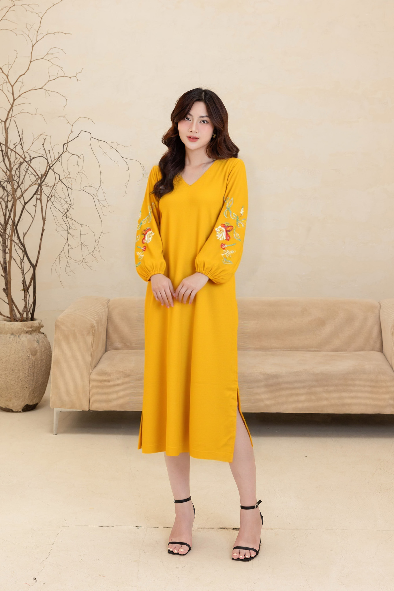 SWANLAKE | Váy Đầm Nữ Midi Suông Xẻ Tà Cổ V Tay Lỡ Thêu Hoa Nổi Vải Linen Công Sở Tiệc Có Túi D12131