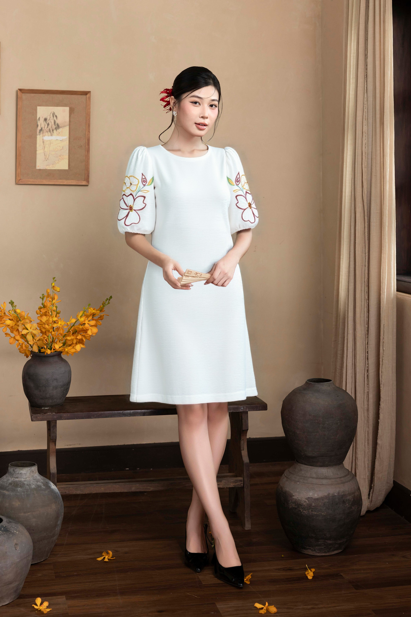 Đầm Thêu Hai Bên Cánh Tay Chất Liệu Linen Swanake - D12013LW01