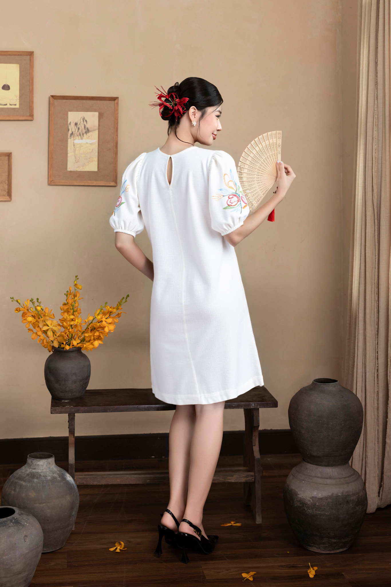 Đầm Thêu Hai Bên Cánh Tay Chất Liệu Linen Swanake - D12013LW01