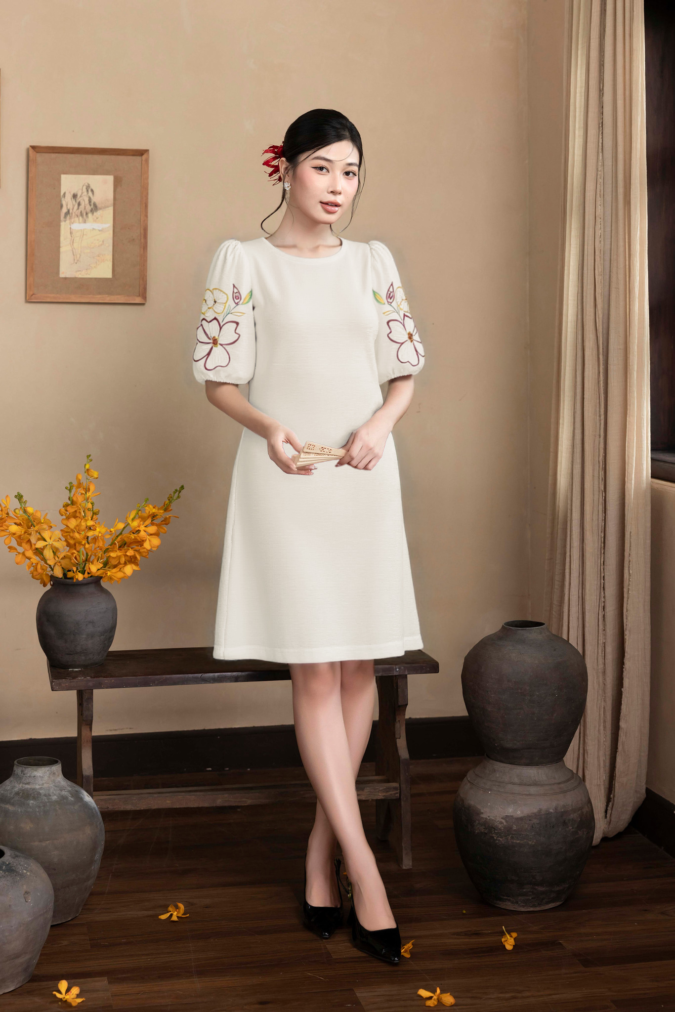Đầm Thêu Hai Bên Cánh Tay Chất Liệu Linen Swanake - D12013LW01