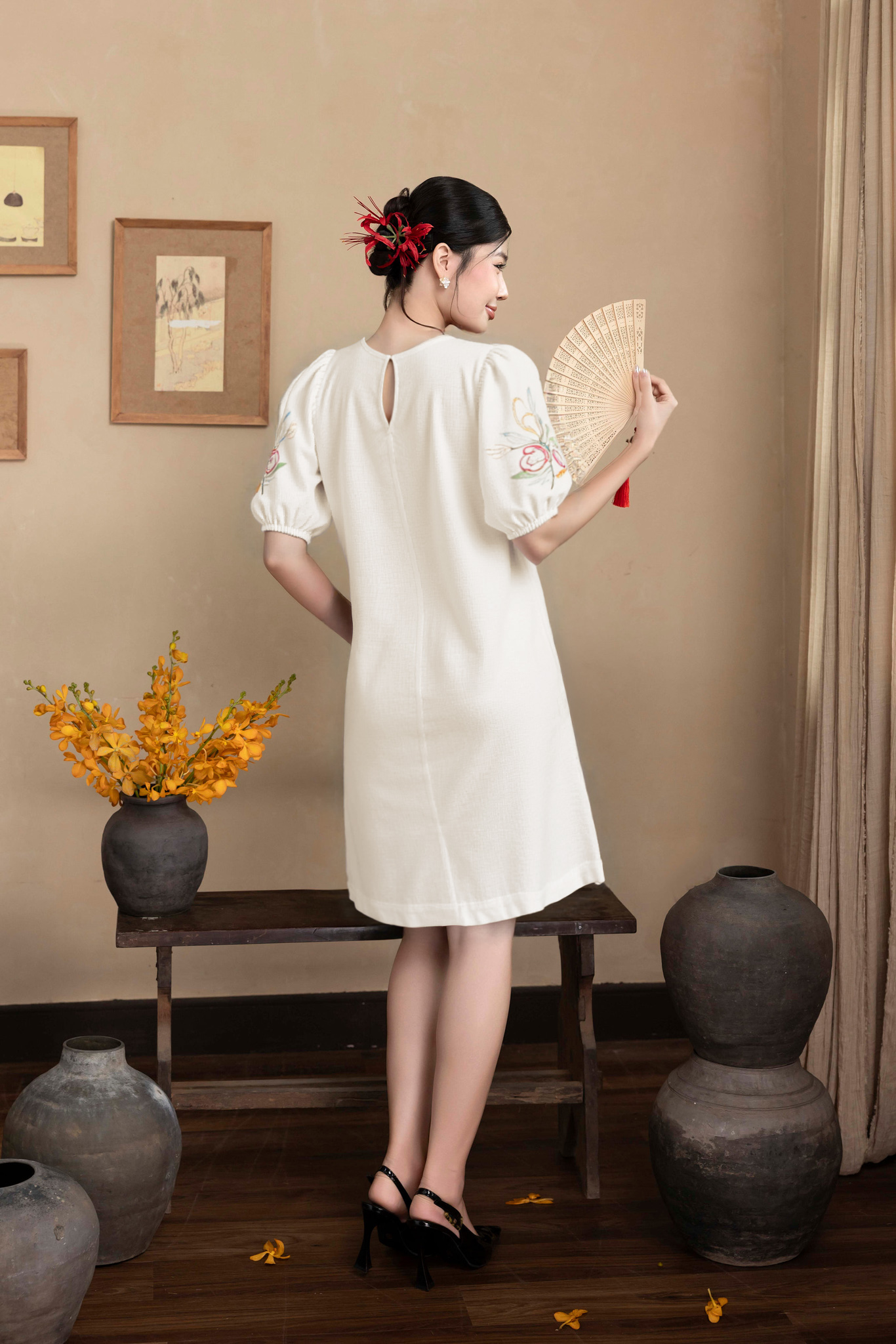 Đầm Thêu Hai Bên Cánh Tay Chất Liệu Linen Swanake - D12013LW01