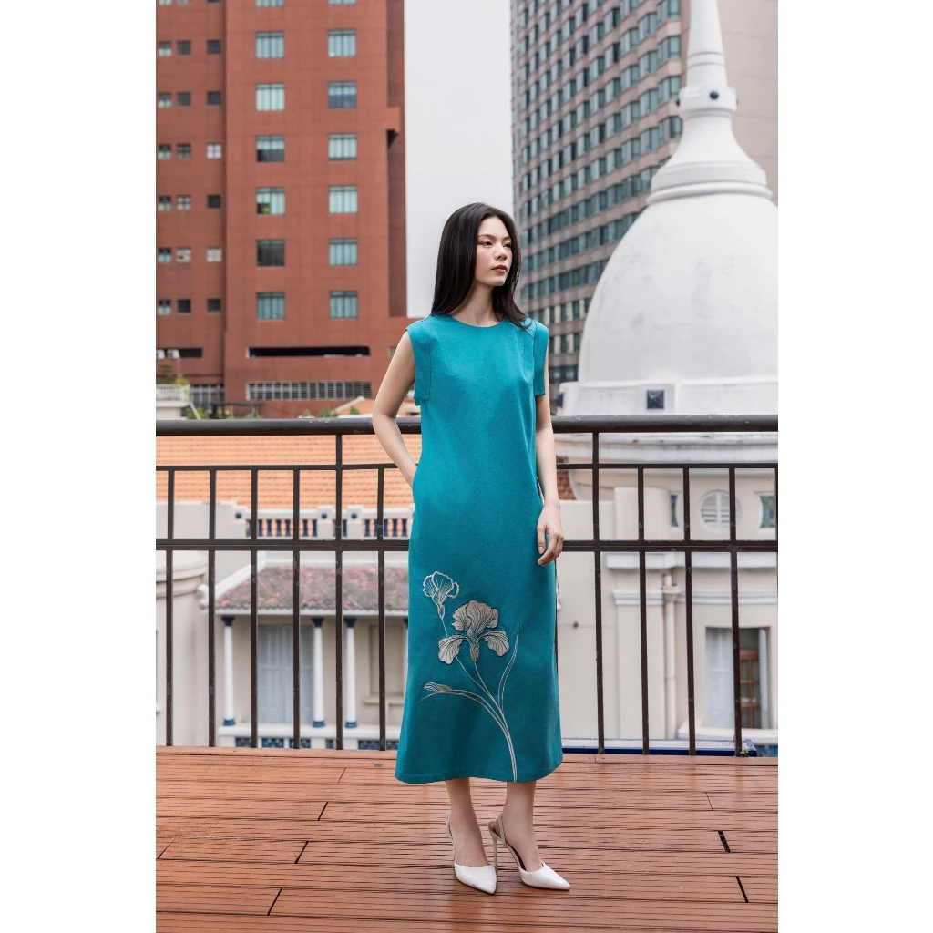 SWANLAKE | Váy Đầm Nữ Suông Sát Nách Cổ Tròn Xẻ Tà Vải Linen Thêu Hoa Cao Cấp Công Sở D13365LW01