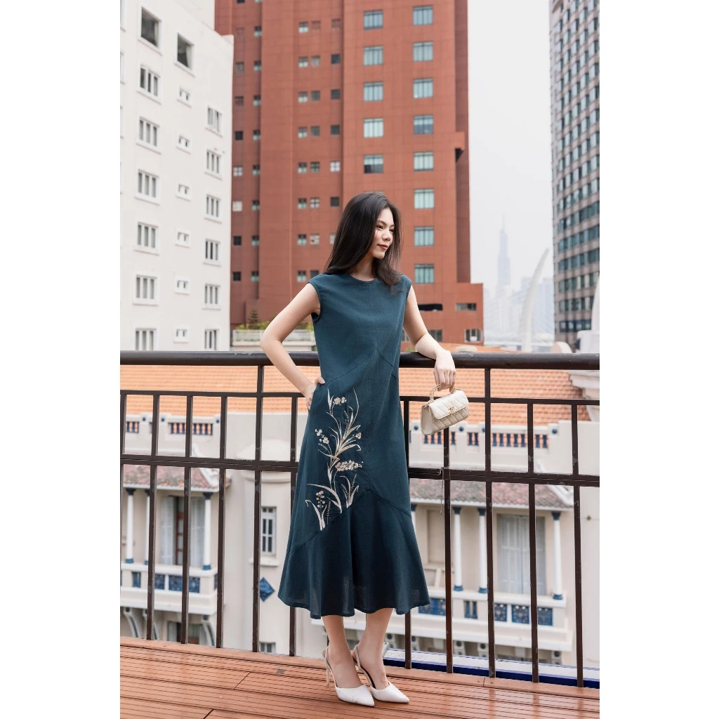 SWANLAKE | Váy Đầm Nữ Suông Sát Nách Cổ Tròn Đuôi Cá Vải Linen Thêu Hoa Cao Cấp Thanh Lịch D13313LW01