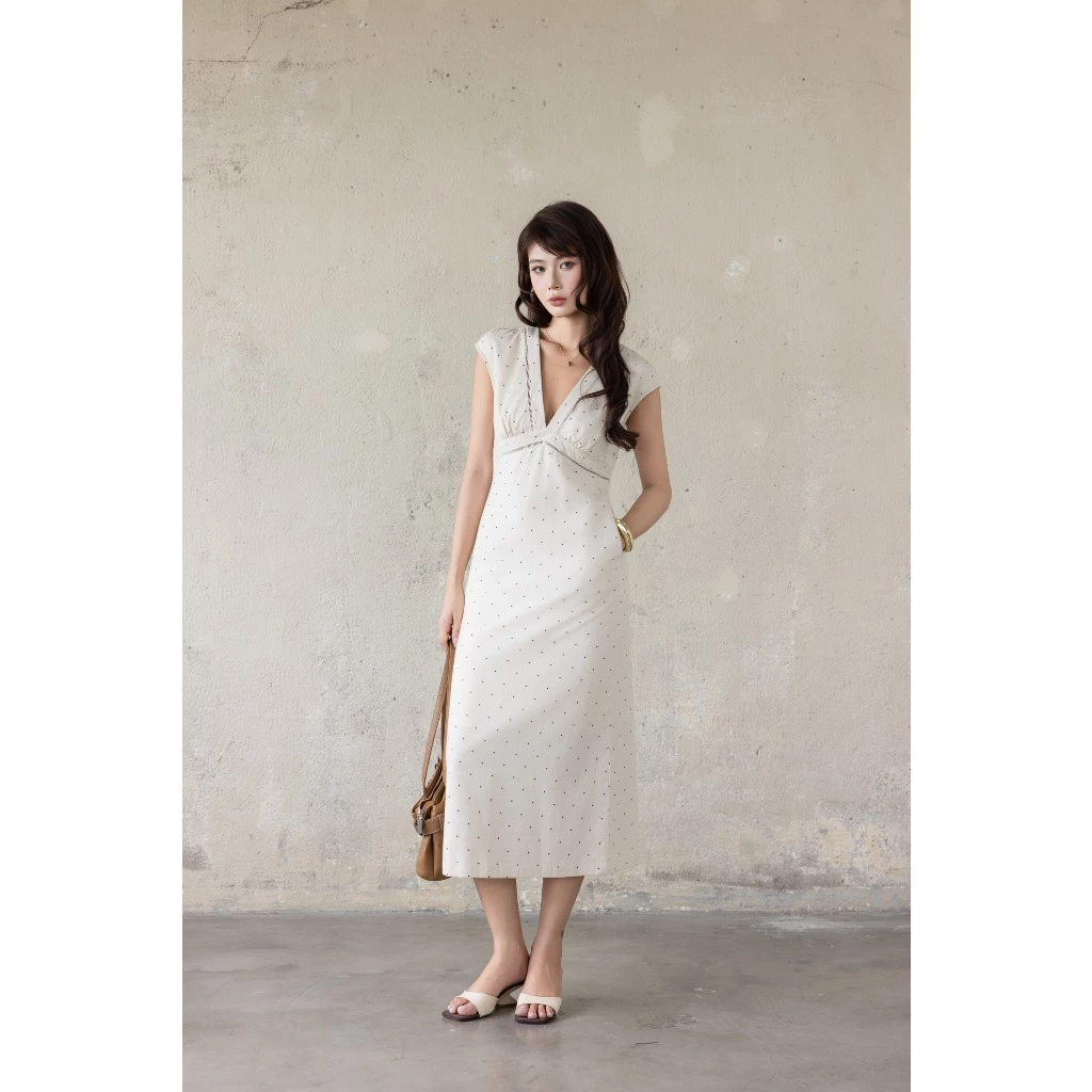 SWANLAKE | Váy Đầm Nữ Dài Dáng Suông Tay Hến Cổ Chữ V Xẻ Sâu Vải Linen Chấm Bi Dạo Phố Hè D13862LW02