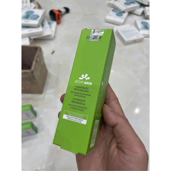 Kem dưỡng phục hồi da mụn BABE Stop AKN Hidratante Repairing Moisturiser 50ml
