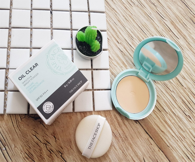 Phấn Phủ Nén Kiềm Dầu The Face Shop Oil Clear Smooth & Bright Powder SPF30 PA+++ 9g