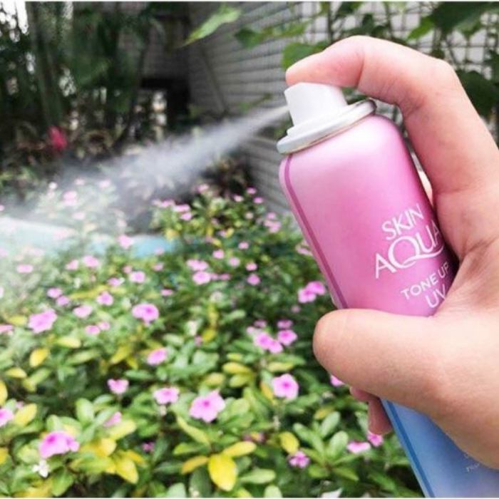 Xịt chống nắng nâng tone Skin Aqua Tone Up UV Spray SPF50+ PA++++ 70g