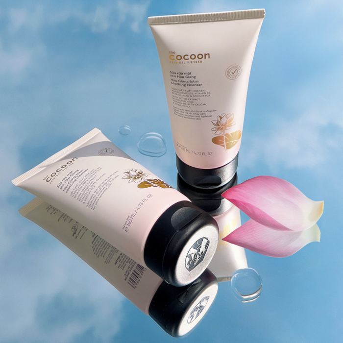 Sữa Rửa Mặt Thuần Chay Sen Hậu Giang Cocoon Hau Giang Lotus Soothing Cleanser Làm Sạch Da Dịu Nhẹ, Giữ Ẩm 140ml