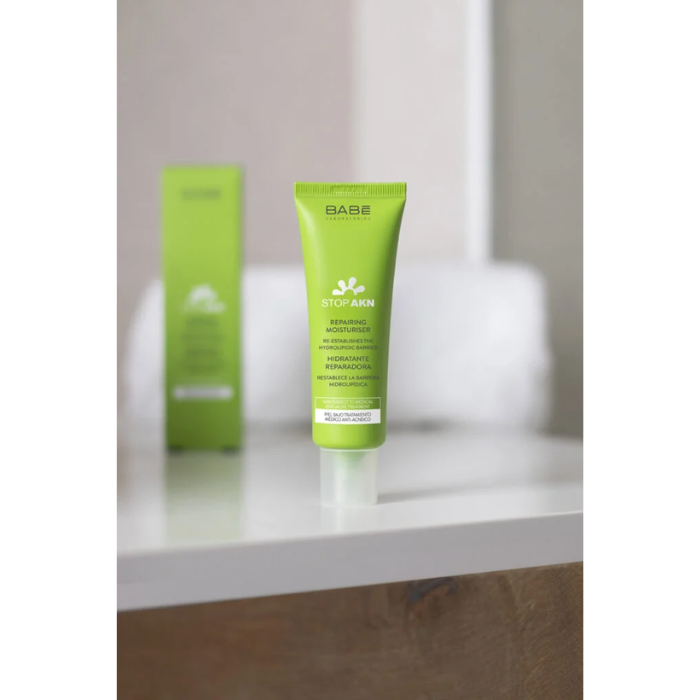 Kem dưỡng phục hồi da mụn BABE Stop AKN Hidratante Repairing Moisturiser 50ml
