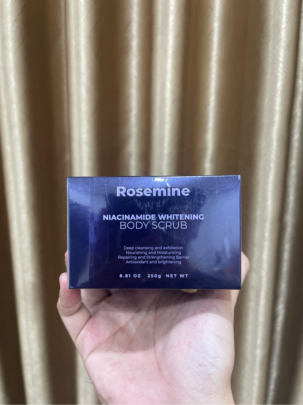 Tẩy Da Chết Body Dưỡng Trắng Da Rosemine Niacinamide Whitening Body Scrub Hàn Quốc 250g