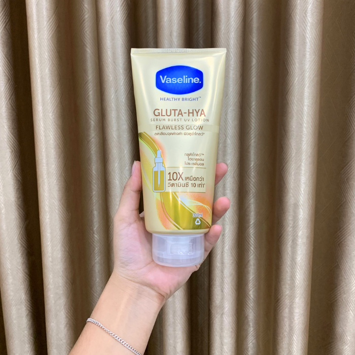 Sữa Dưỡng Thể Trắng Da Chống Nắng Vaseline Healthy Bright GLUTA-HYA 300ml