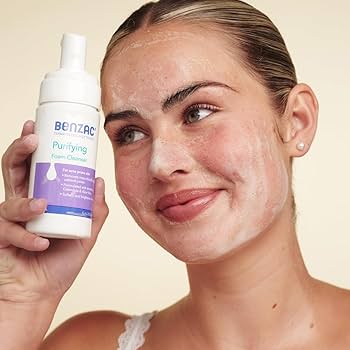 Bọt rửa mặt giúp làm sạch sâu cho da dầu mụn BENZAC Purifying Cleanser 130ml