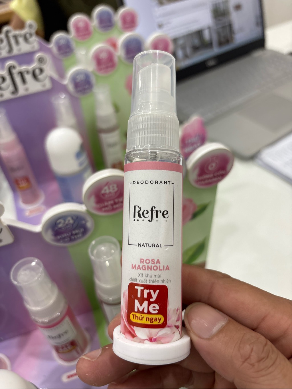 e689 - Xịt Khử Mùi Refre Whitening Perfume phiên bản Kuromi Deluxe 30ml