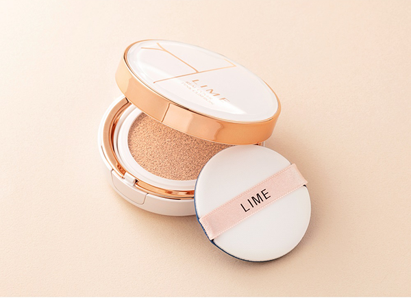 Phấn nước Lime V Collagen Ample Cushio SPF50+ PA+++ (Màu xanh) và Real Cover Pink Cushion SPF50+ PA+++ (Màu trắng)