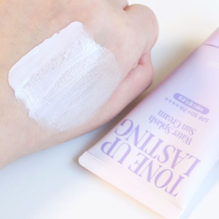 Kem chống nắng nâng tone tím Espoir Water Splash Sun Cream Tone Up Lasting SPF50+ / PA++++ 50ml