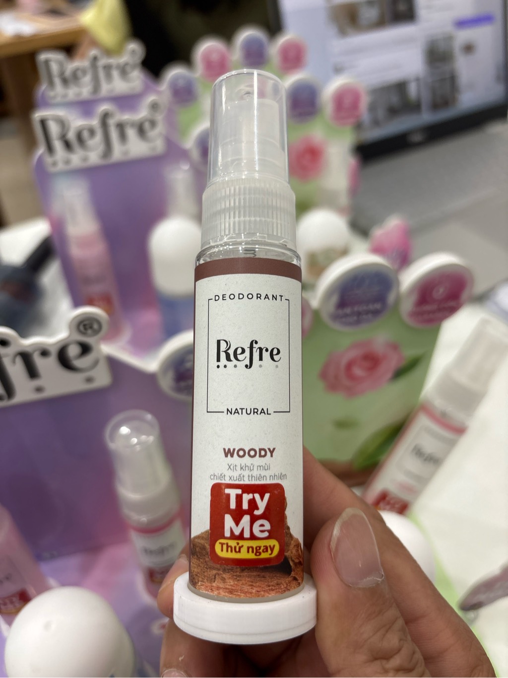 e689 - Xịt Khử Mùi Refre Whitening Perfume phiên bản Kuromi Deluxe 30ml
