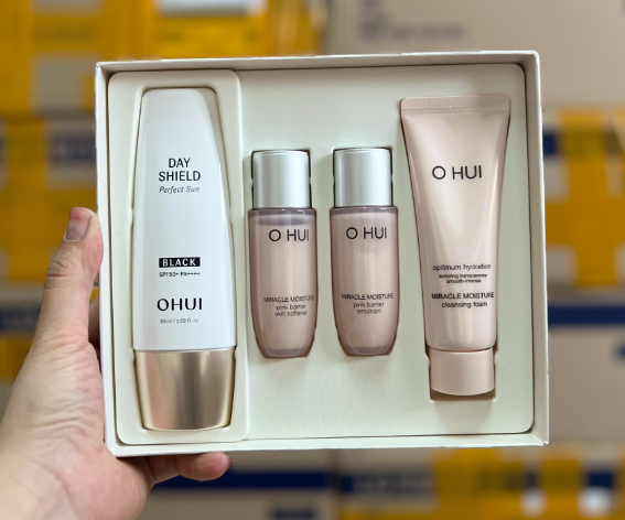 Bộ Sản Phẩm Chống Nắng và Dưỡng Da Ohui Day Shield Perfect Sun Red /Black SPF50+/PA++++ Special Set Hàn Quốc