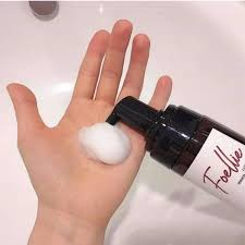 a436 - Foellie Dung dịch Vệ Sinh Vùng Kín 100ml