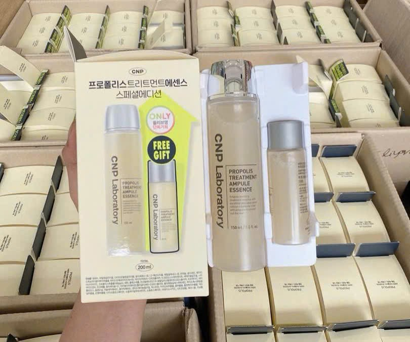 a64 - CNP - Set Nước Thần Keo Ong Propolis Treatment Ampoule Essence 150ml + 100ml