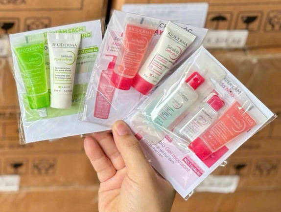 e583 - Set mẫu thử Bioderma size du lịch (gồm Gel rửa mặt 5ml và kem dưỡng 5ml)