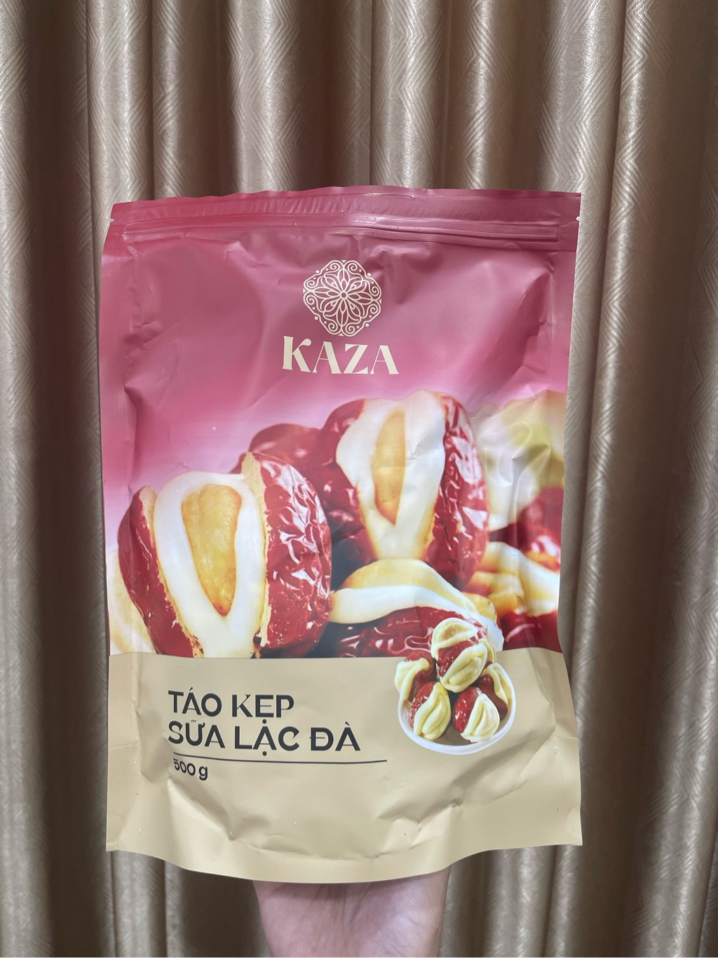 Táo Đỏ Tân Cương - Táo Kẹp Sữa Lạc Đà - Táo Giòn - Táo Hạnh Nhân Kaza Tốt Cho Tim Mạch, Cải Thiện Giấc Ngủ Túi 1kg (Hàng Công Ty)