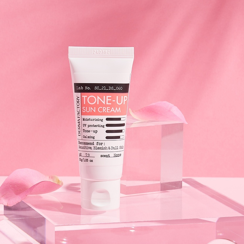 e998 - Kem chống nắng nâng tone và kiềm dầu SPF50+/PA++++ Derma Factory Tone Up Sun Cream 30g LYO