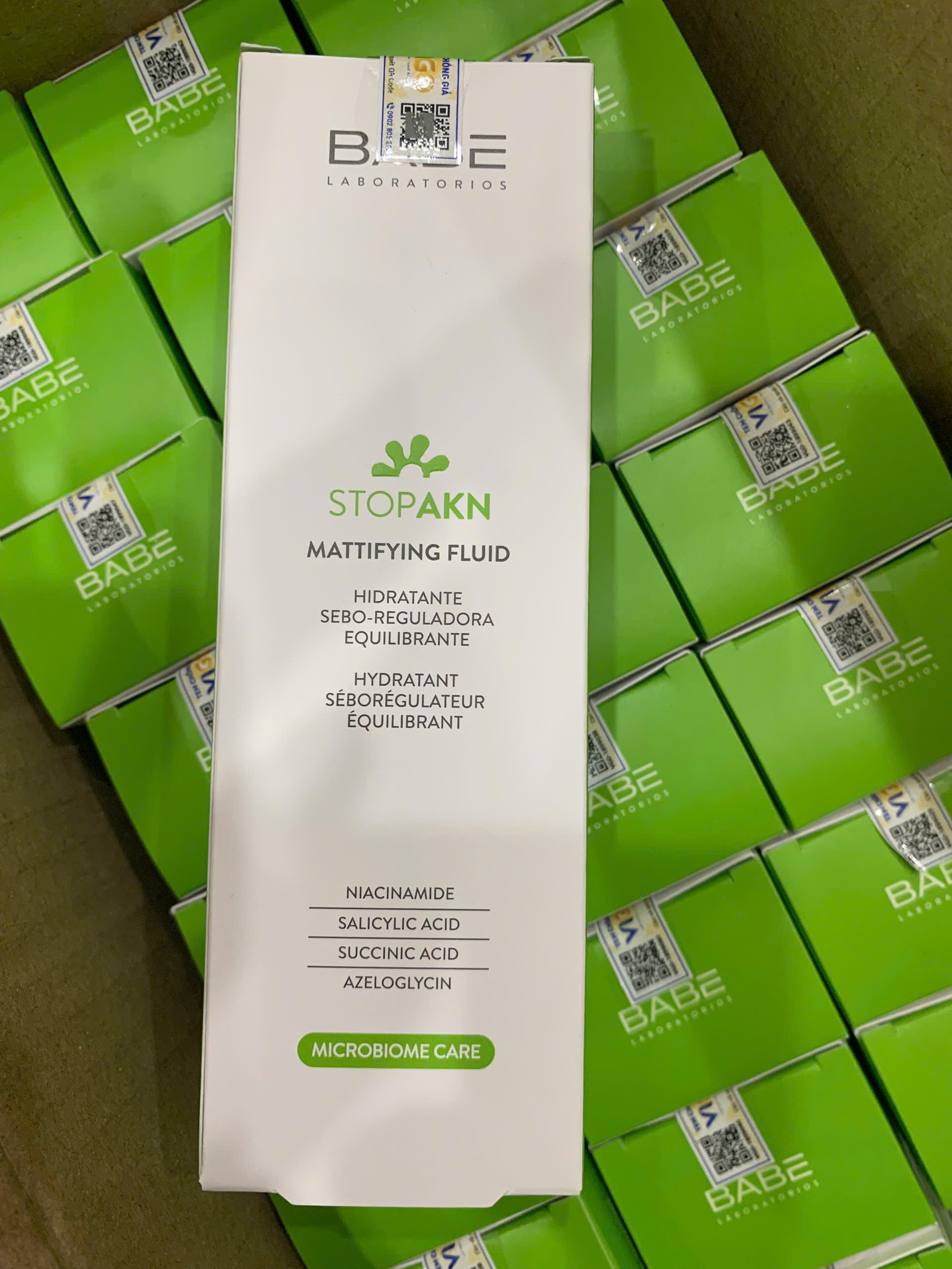 Kem dưỡng ẩm kiềm dầu giảm mụn BABE Stop AKN Mattifying Fluid 50ml