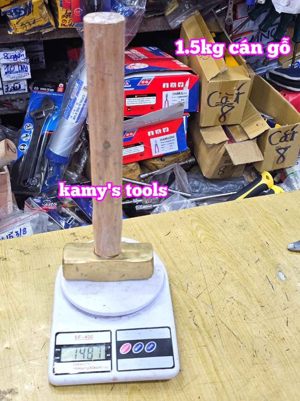 Búa đồng thau đầu vuông cán gỗ 1.5kg dài 340mm Kamytools KMT-562615