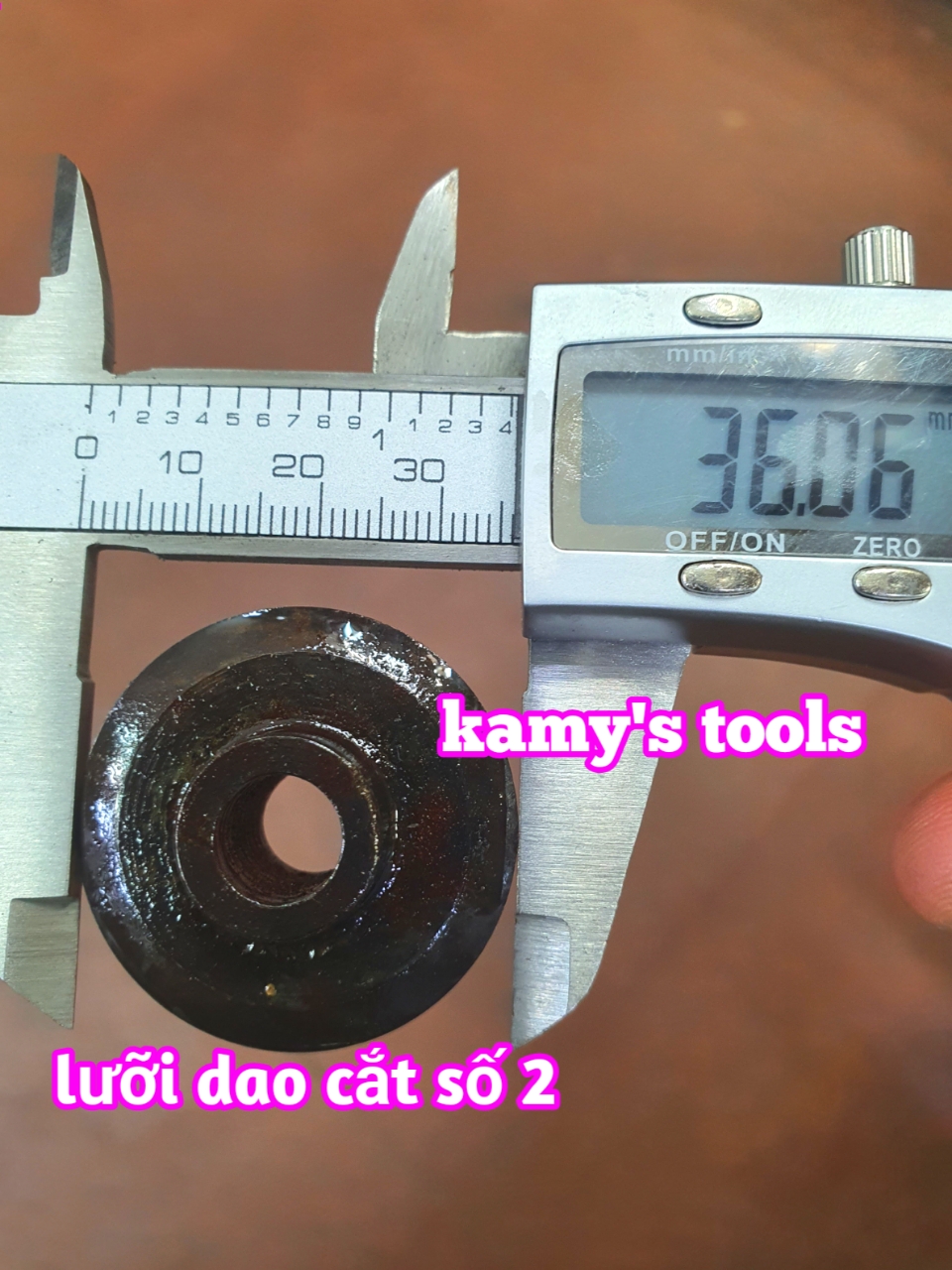 Lưỡi dao cắt của dụng cụ cắt ống bằng tay và của máy tiện ren ống