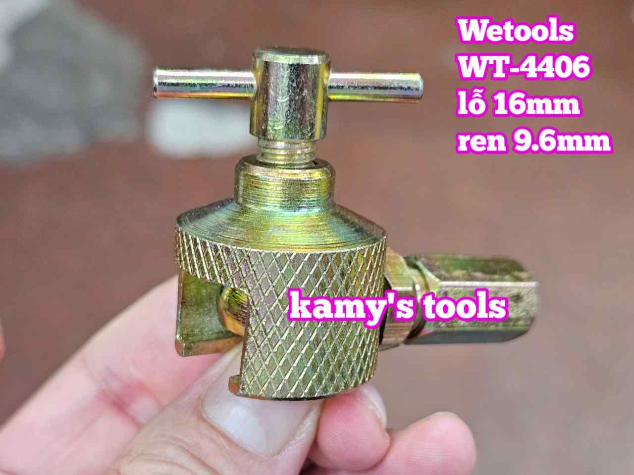 Đầu bơm mỡ gài núm xoay chuồng chuồng 16mm răng 9.6mm Wetools WT-4406