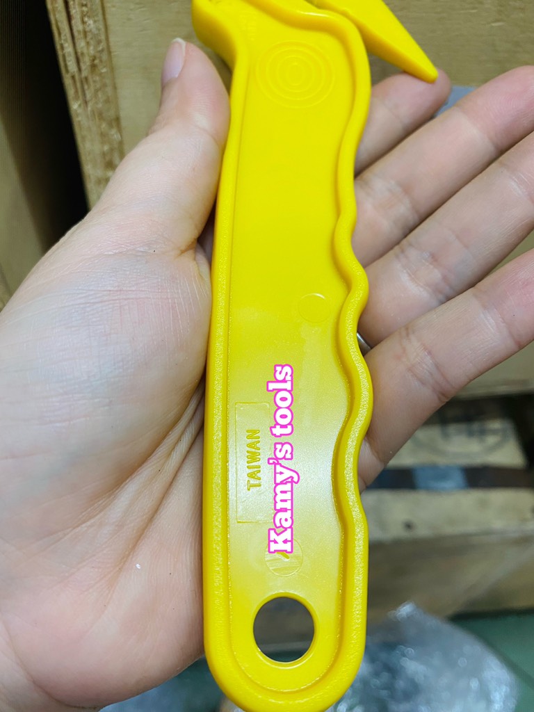 Dao cắt màng quấn PE, bóng khí,túi nylon (màu vàng)