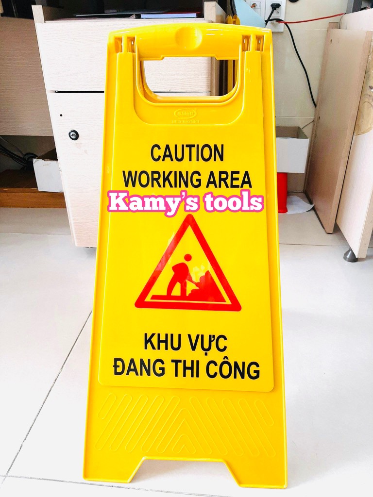 Biển cảnh báo chữ A khi vực đang thi công