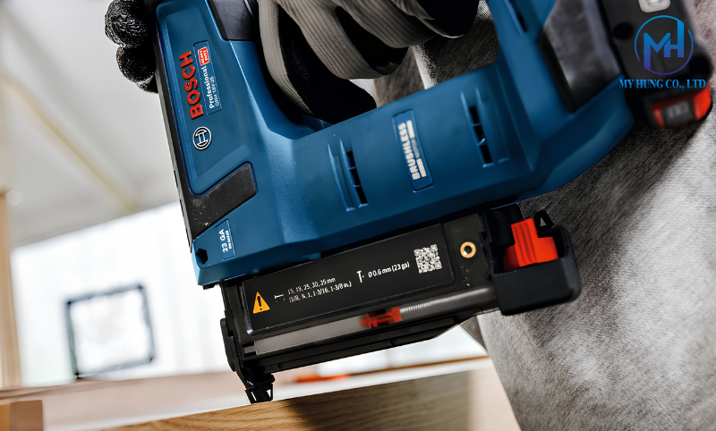 Động cơ không chổi than và cơ chế an toàn khóa bắn khô trên Bosch GNH 18V-35