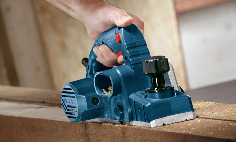Quy trình thay lưỡi bào và vệ sinh hệ thống thoát dăm gỗ của Bosch GHO 6500