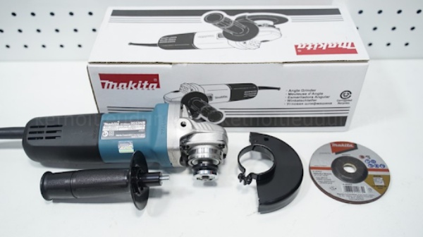 Máy mài cầm tay Makita 9553NB được ứng dụng rất nhiều trong đời sống