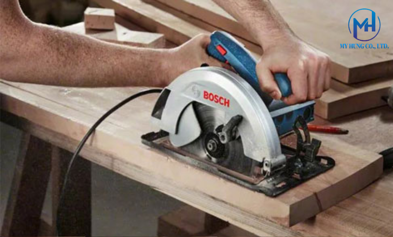 Tính năng cắt vát góc nghiêng của máy cưa đĩa Bosch GKS 130