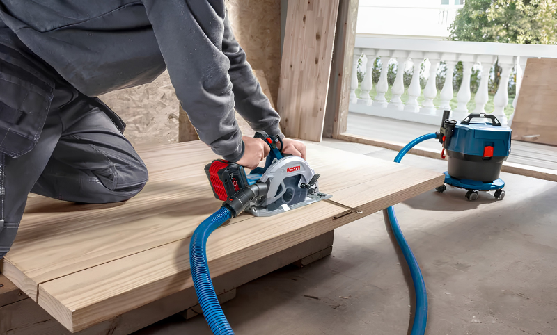 Hệ thống phanh điện và cắt gỗ hiệu năng cao của Bosch GKS 18V-68-2
