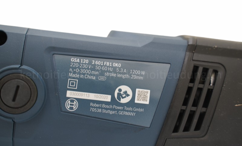 Động cơ 1200W và khả năng cắt sâu 220mm của Bosch GSA 120