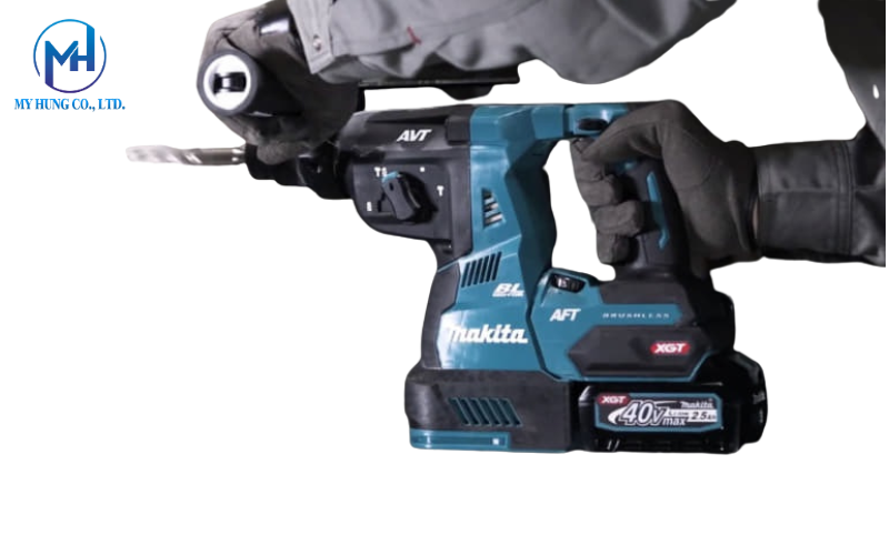 Quy trình kiểm tra và bảo dưỡng máy khoan pin Makita HR001GM202