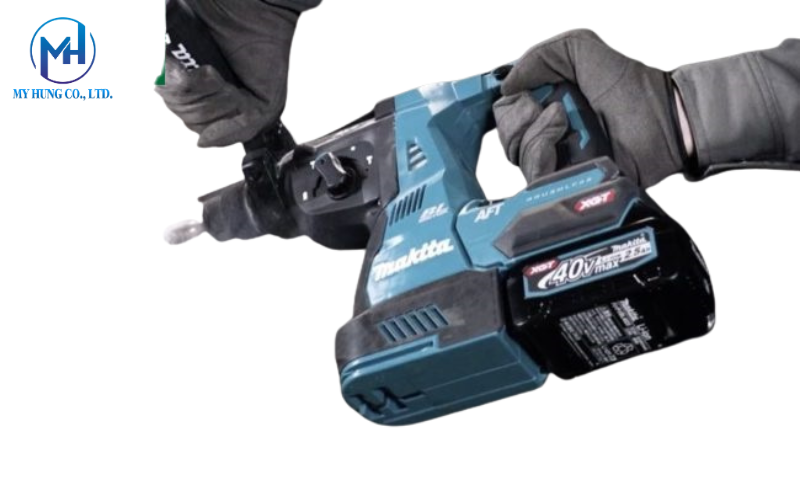 Công nghệ pin XGT và hệ thống giảm rung AVT trên Makita HR001GM202