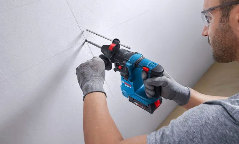 Hệ thống giảm chấn và chống giật ngược trên máy khoan búa Bosch GBH 18V-18