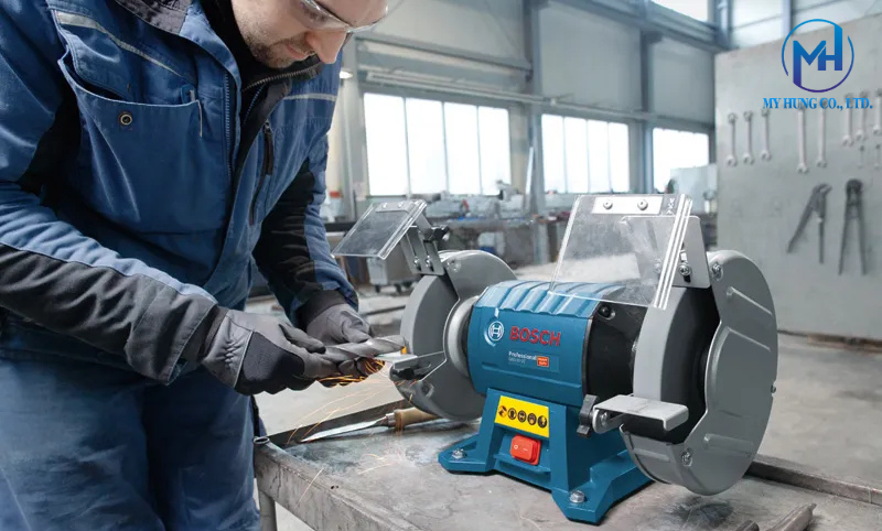 Quy trình điều chỉnh nắp chắn tia lửa an toàn trên máy mài Bosch GBG 60-20
