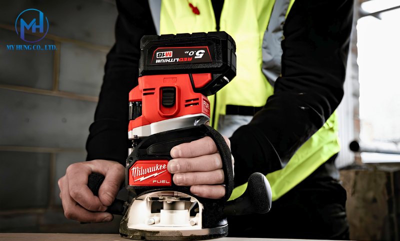 may-phay-cam-tay-milwaukee-m18-fr12-0b0-dong-co-khong-choi-than
