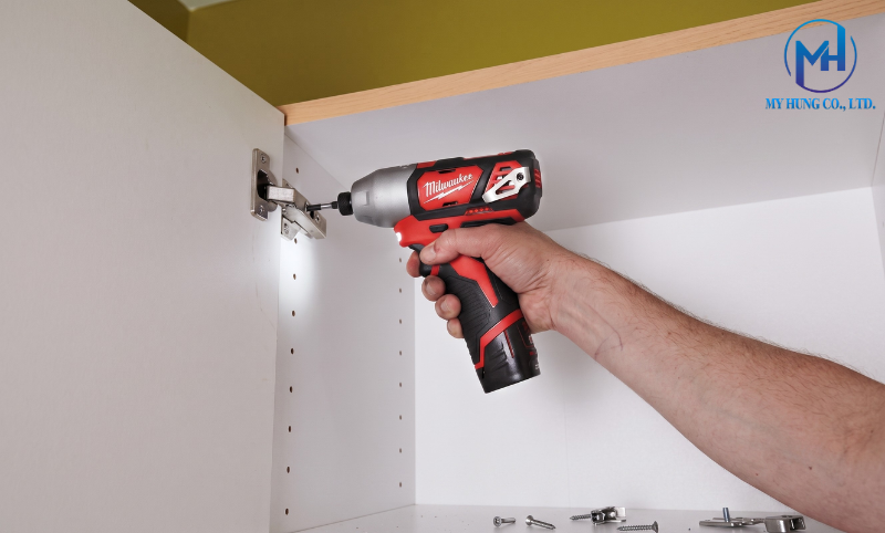 may-van-vit-co-choi-than-cam-tay-milwaukee-m12-bid-0-3