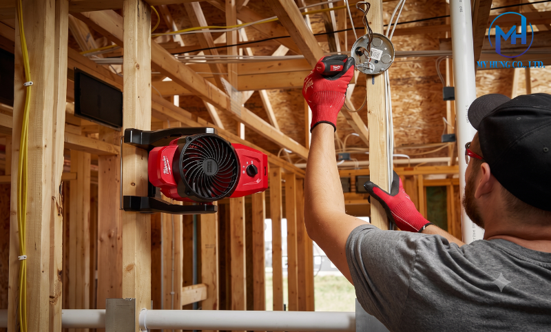 quat-dung-pin-12v-milwaukee-m12-af-0-3