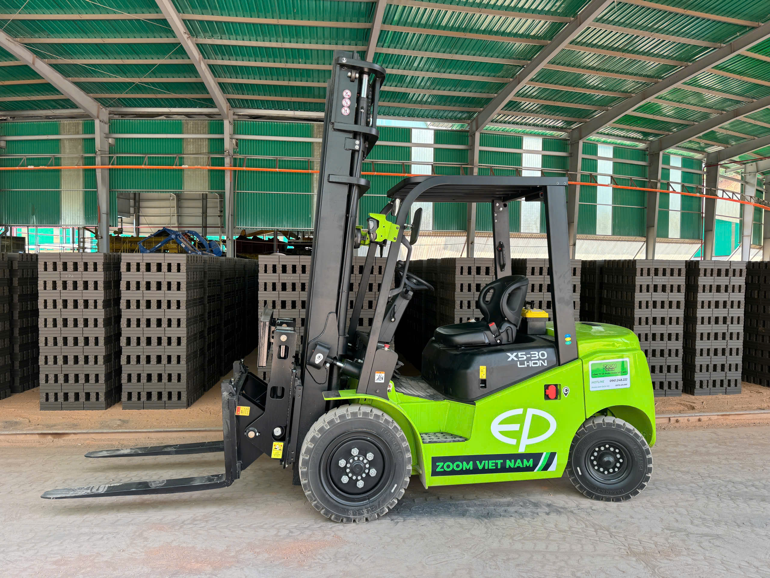 Giải Pháp Xe Nâng Cho Kho Vận: Xu Hướng Sử Dụng Xe Nâng Điện
