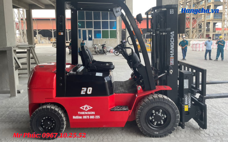 Xe nâng dầu 2 tấn
