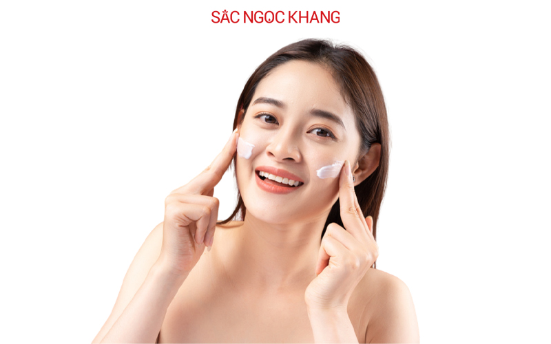 Thoa kem trước khi ra nắng khoảng 15-30 phút 